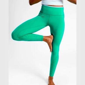 Athleta Revelation Laser Cut 78 Tight 